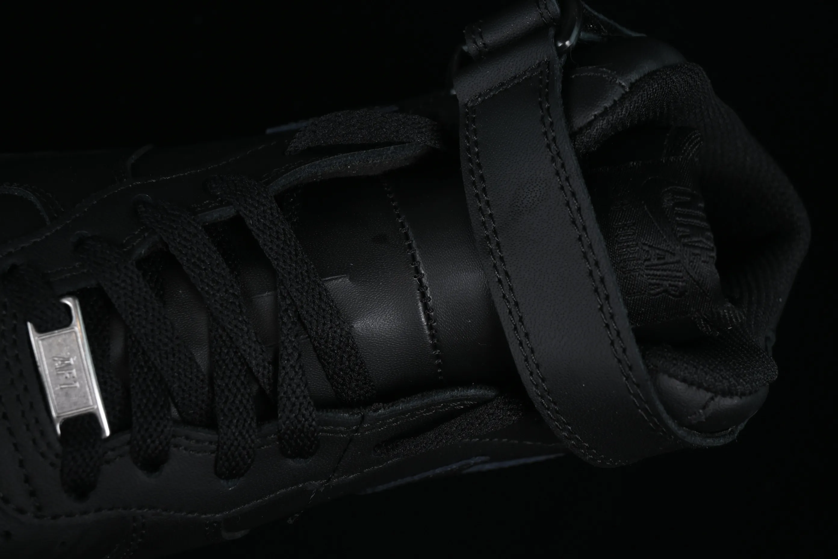 All categories Nk Air Force 1 Air Force series Nk Air Force 1 Mid Air Force mid-top Nk Air Force 1'07 Mid Air Force all-black mid-top casual sneakers 315123-001